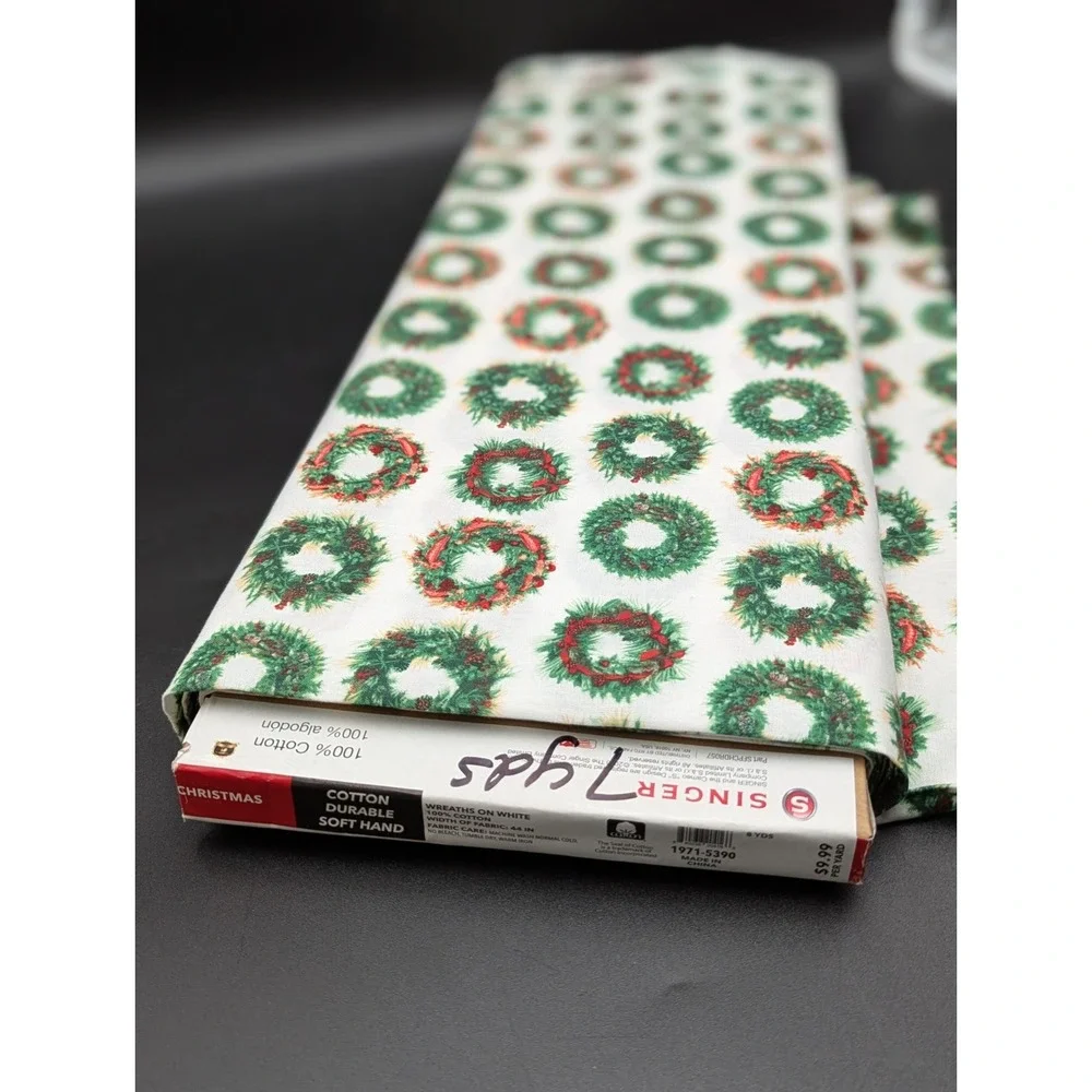 7 Yard Fabric Material Lot Christmas Wreaths on White Durable Cotton 44in JoAnn